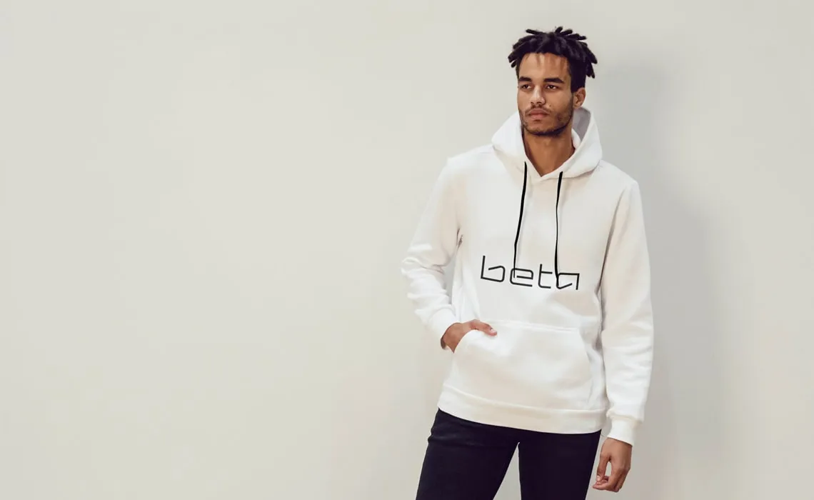 המיתוג של beta: קפוצ'ון לבן עם הלוגו