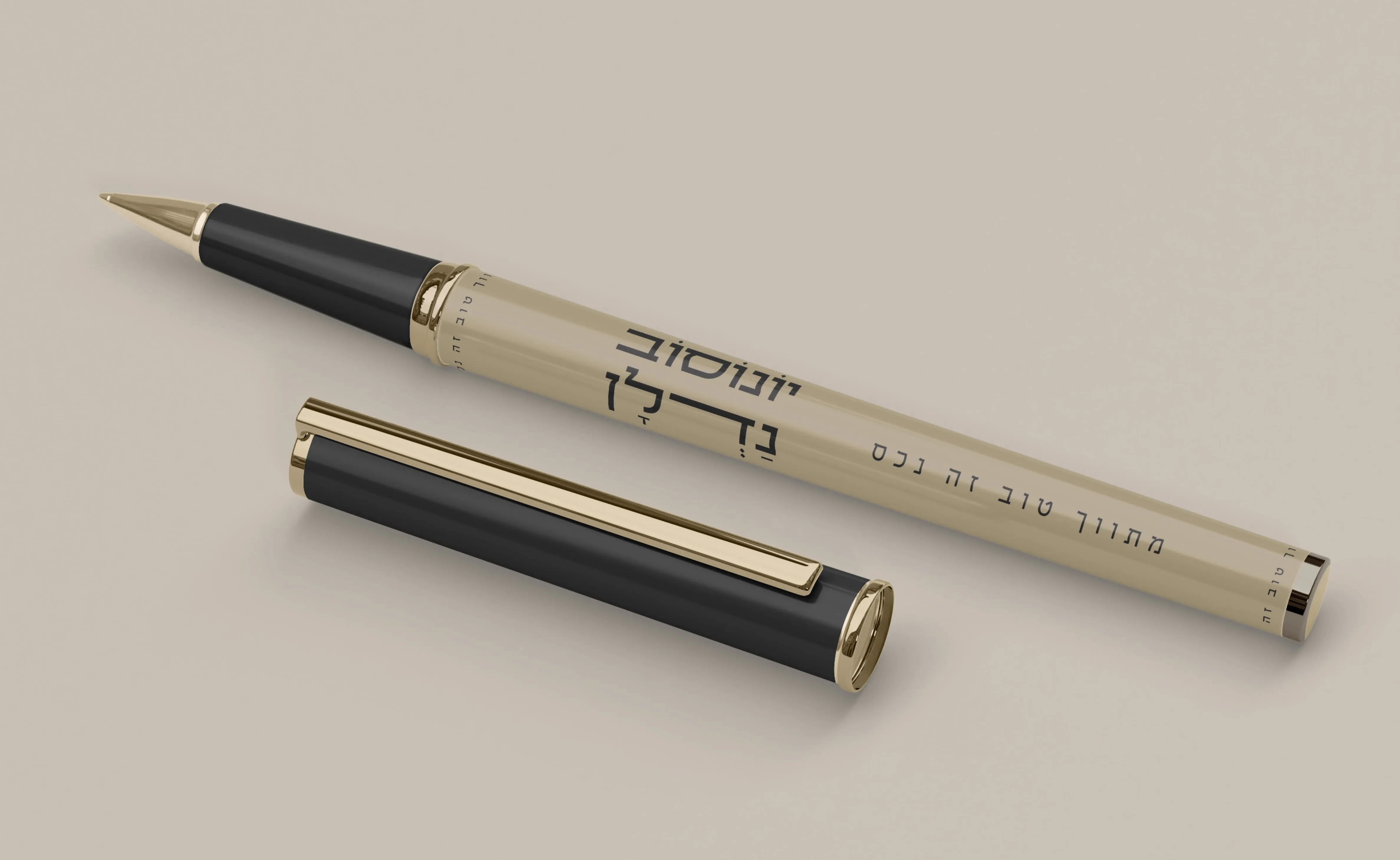 המיתוג של יונוסוב נדל"ן: עט ממותג בבז' ושחור